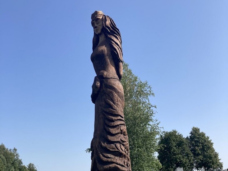 Skulptūra „Eglė žalčių karalienė“ Paveikslėlis 1